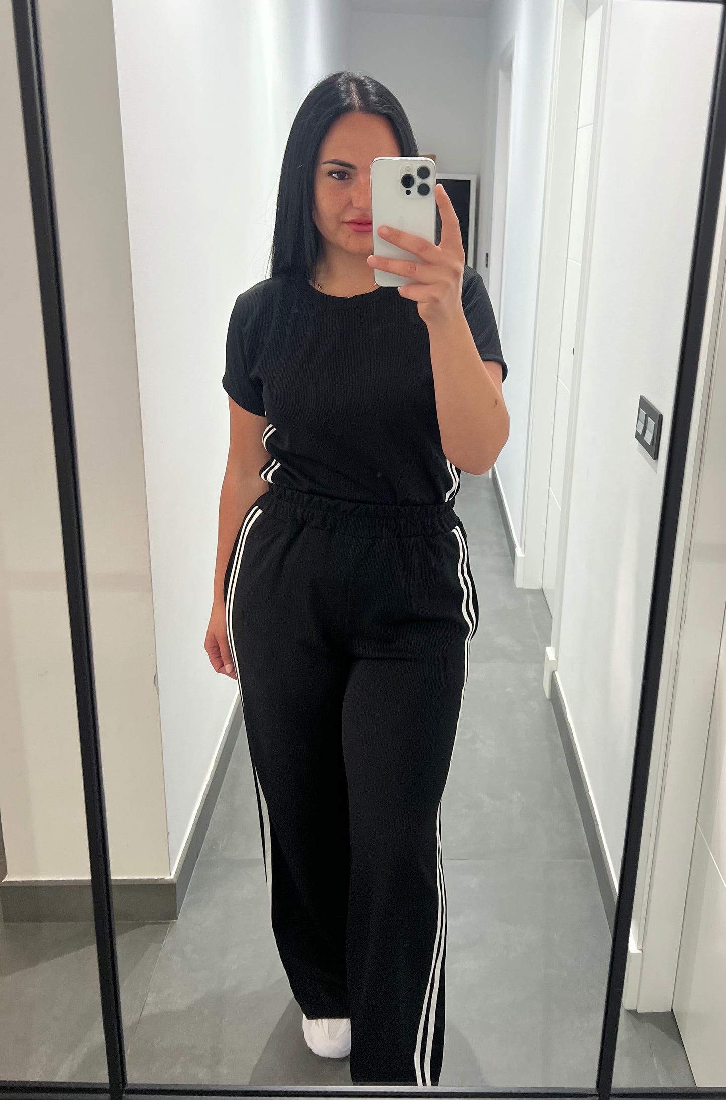 Conjunto Línea Mujer Camiseta y Pantalón Wide Leg con Rayas Laterales