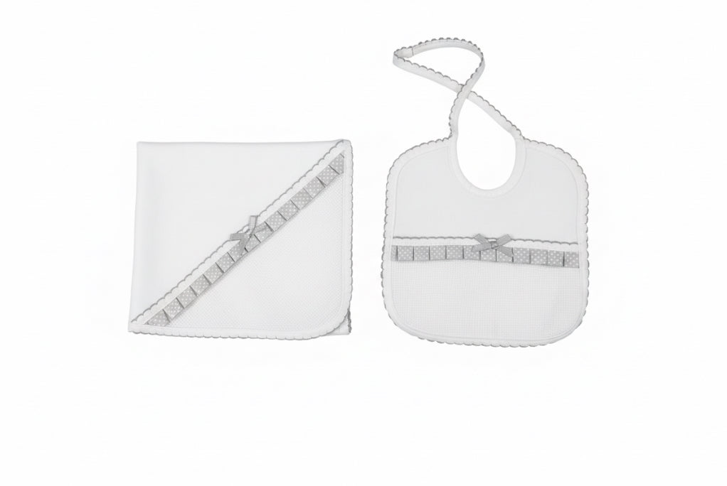 Set Muselina y Babero para Bebé – Cinta de Lunares y Lazo de Raso