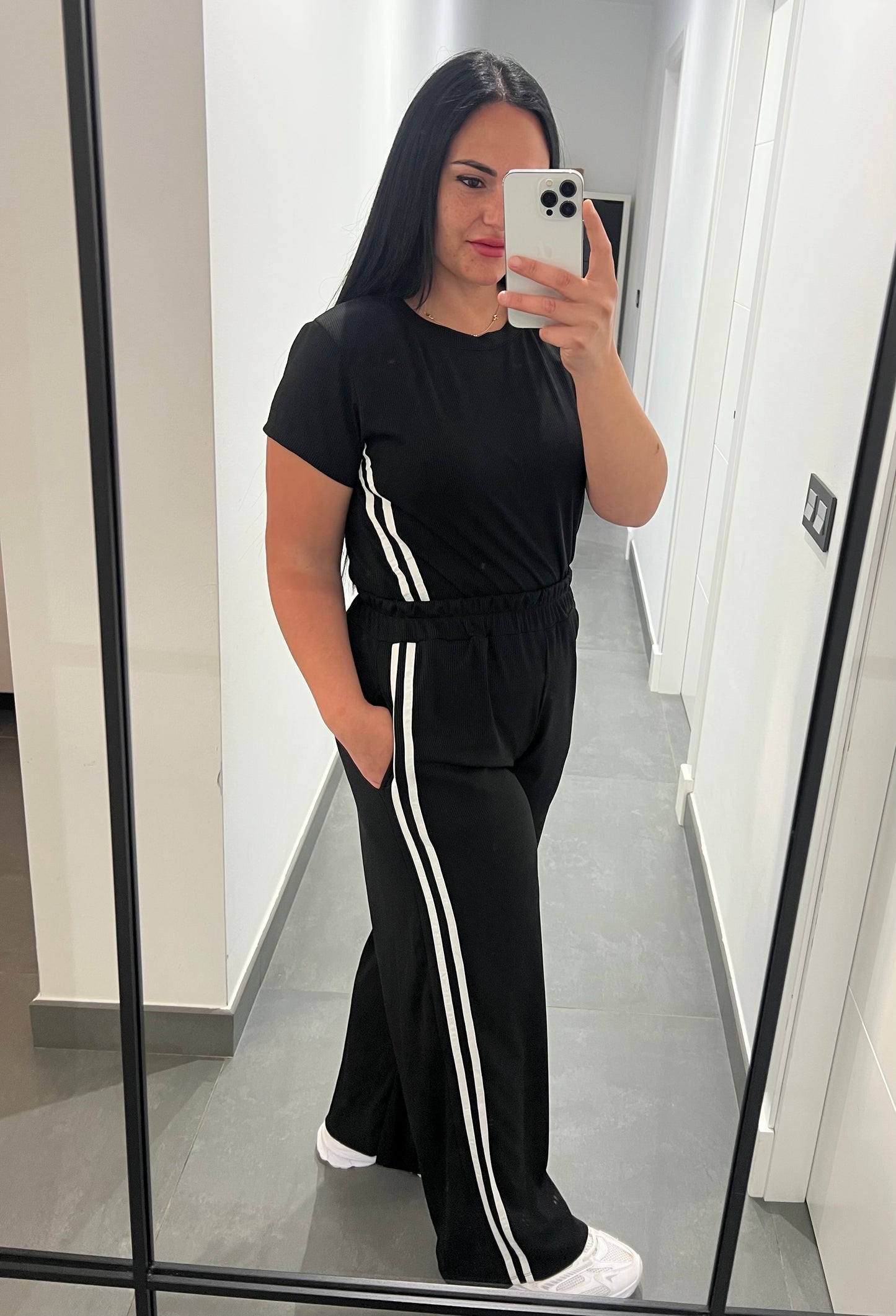 Conjunto Línea Mujer Camiseta y Pantalón Wide Leg con Rayas Laterales